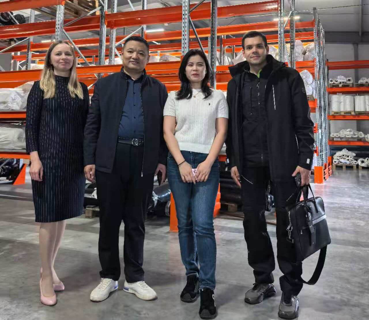 JW-Filter-Press-Group-Photo-with-Customers-3 (1)